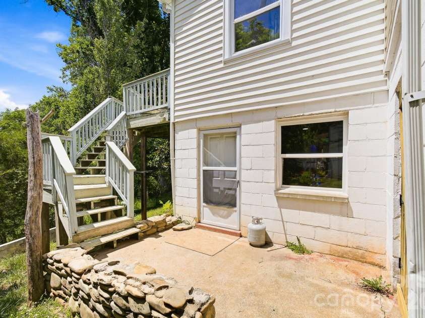 629 Bailey Street, Mars Hill, NC 28754.  MLS# CAR4397474, YatesRealty ID 34517. 