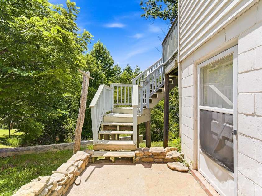 629 Bailey Street, Mars Hill, NC 28754.  MLS# CAR4397474, YatesRealty ID 34517. 