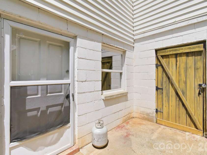 629 Bailey Street, Mars Hill, NC 28754.  MLS# CAR4397474, YatesRealty ID 34517. 