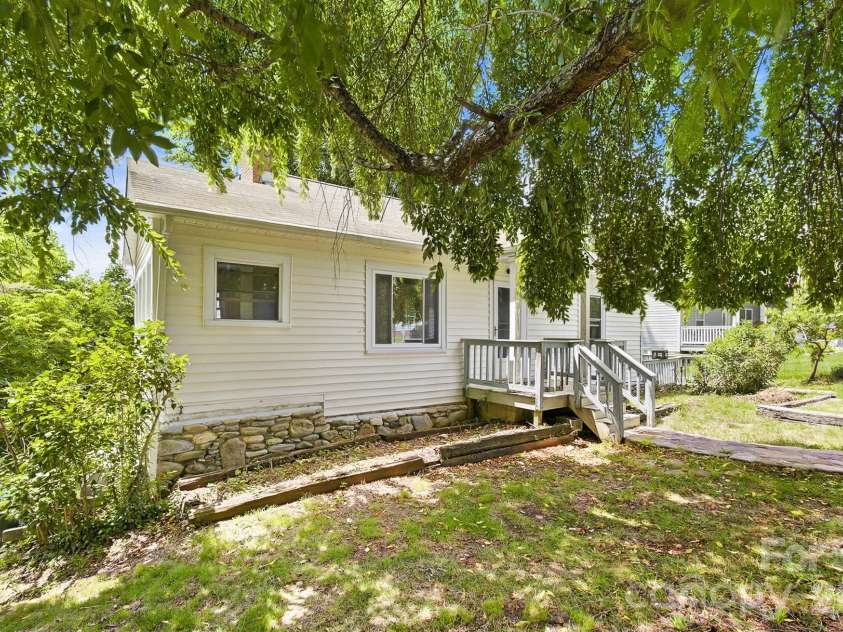 629 Bailey Street, Mars Hill, NC 28754.  MLS# CAR4397474, YatesRealty ID 34517. 
