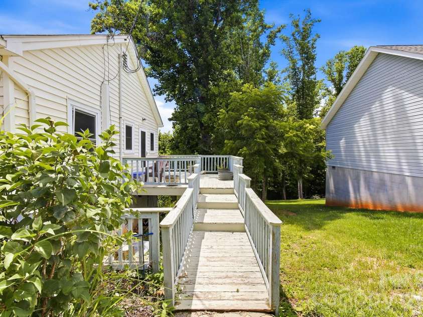629 Bailey Street, Mars Hill, NC 28754.  MLS# CAR4397474, YatesRealty ID 34517. 
