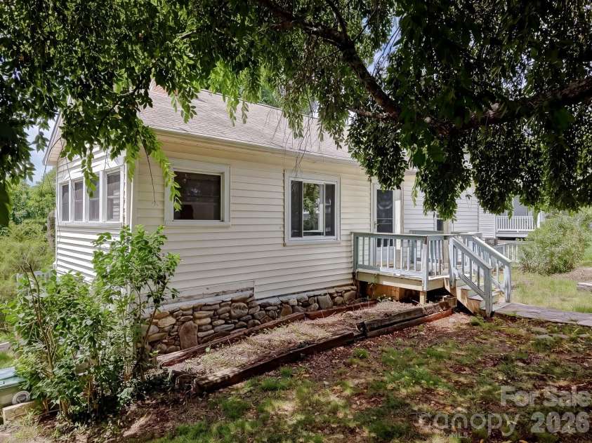 629 Bailey Street, Mars Hill, NC 28754.  MLS# CAR4397474, YatesRealty ID 34517. 