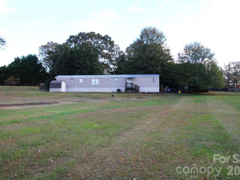 2327 Rufus Ratchford Road, Gastonia, NC 28056.  MLS# CAR4393506, YatesRealty ID 34518. 