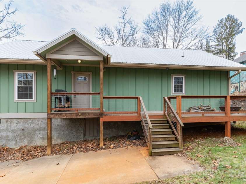 210 State Street, Asheville, NC 28806.  MLS# CAR4218309, YatesRealty ID 3452. Front of home.