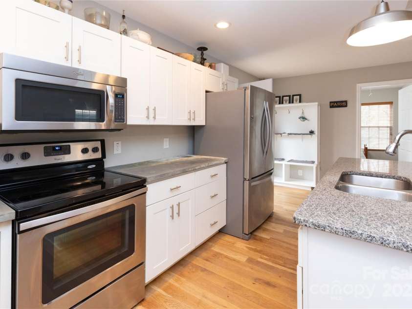 210 State Street, Asheville, NC 28806.  MLS# CAR4218309, YatesRealty ID 3452. Stainless steal appliances.