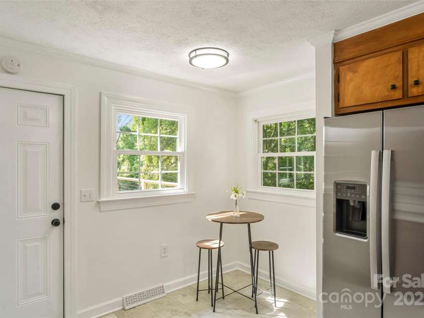 302 White Street, Morganton, NC 28655.  MLS# CAR4271215, YatesRealty ID 3452. 