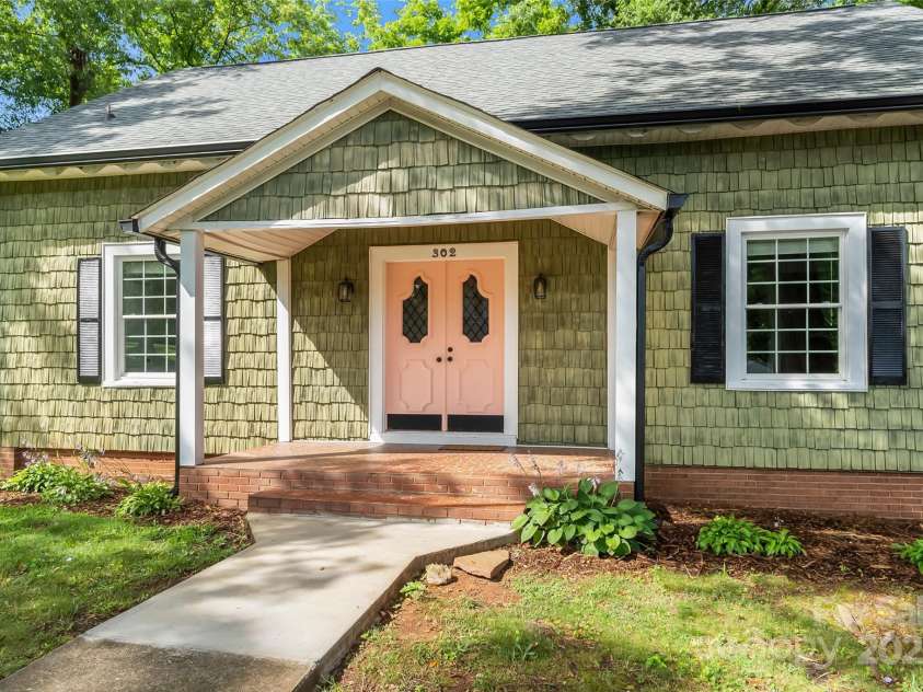 302 White Street, Morganton, NC 28655.  MLS# CAR4271215, YatesRealty ID 3452. 