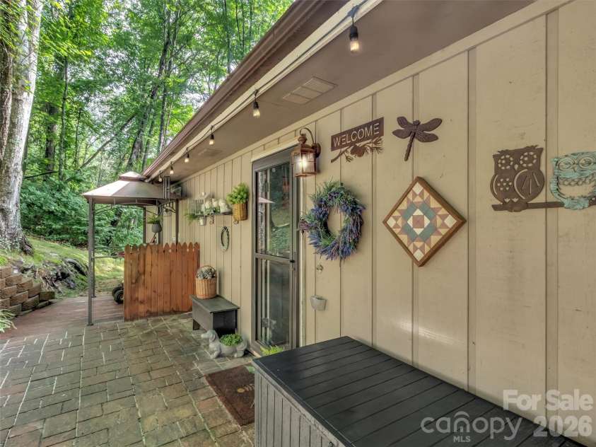 346 Wendy Way, Clyde, NC 28721.  MLS# CAR4289495, YatesRealty ID 3452. 