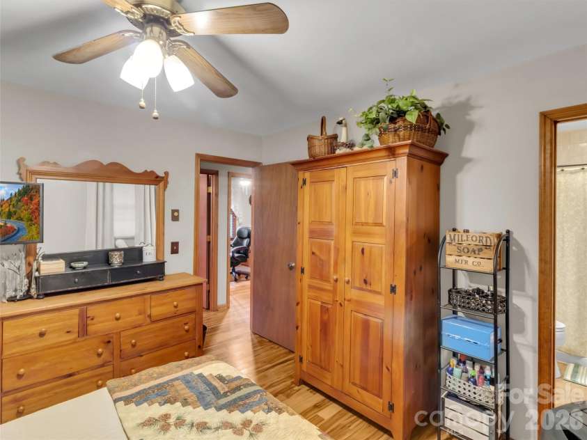 346 Wendy Way, Clyde, NC 28721.  MLS# CAR4289495, YatesRealty ID 3452. Primary Bedroom