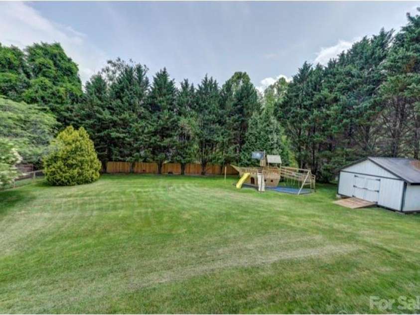 109 Meadow Run, Asheville, NC 28806.  MLS# CAR4259730, YatesRealty ID 34520. Back Yard