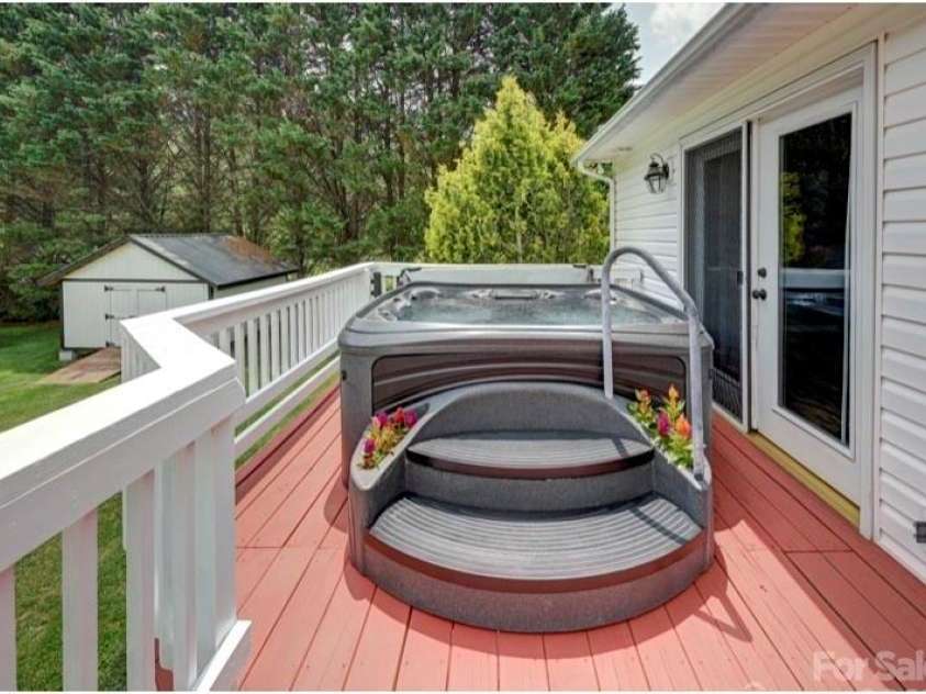 109 Meadow Run, Asheville, NC 28806.  MLS# CAR4259730, YatesRealty ID 34520. Deck