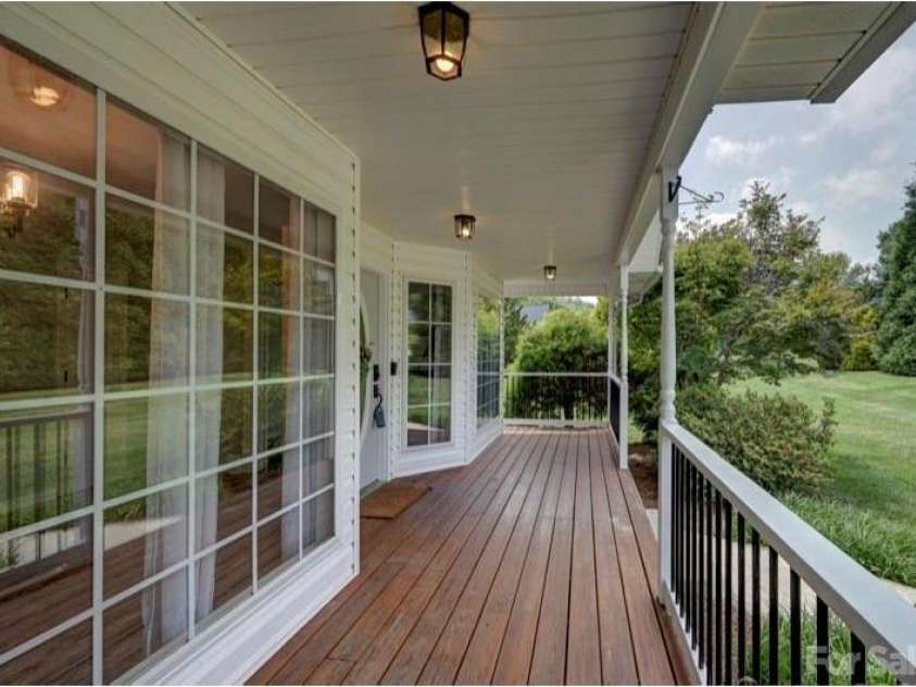 109 Meadow Run, Asheville, NC 28806.  MLS# CAR4259730, YatesRealty ID 34520. Front Porch