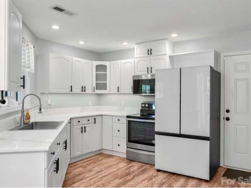 109 Meadow Run, Asheville, NC 28806.  MLS# CAR4259730, YatesRealty ID 34520. Kitchen