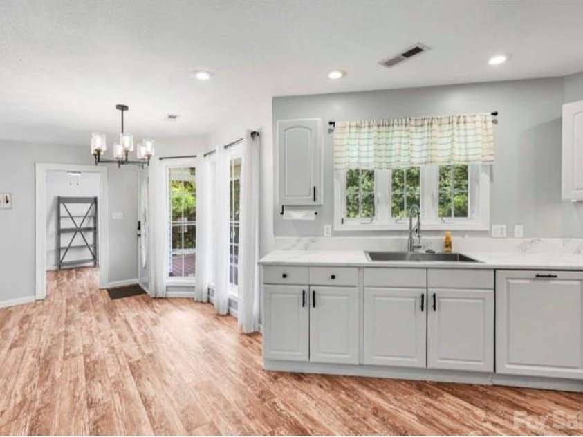 109 Meadow Run, Asheville, NC 28806.  MLS# CAR4259730, YatesRealty ID 34520. Kitchen-Dining-2