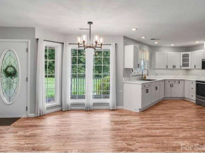 109 Meadow Run, Asheville, NC 28806.  MLS# CAR4259730, YatesRealty ID 34520. Kitchen-Dining