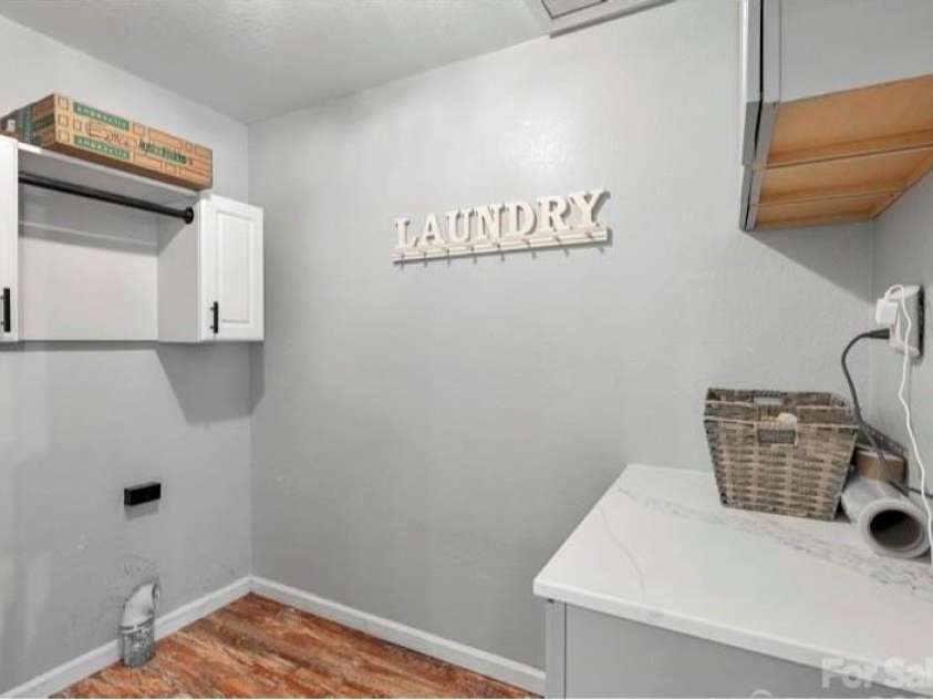 109 Meadow Run, Asheville, NC 28806.  MLS# CAR4259730, YatesRealty ID 34520. Laundry