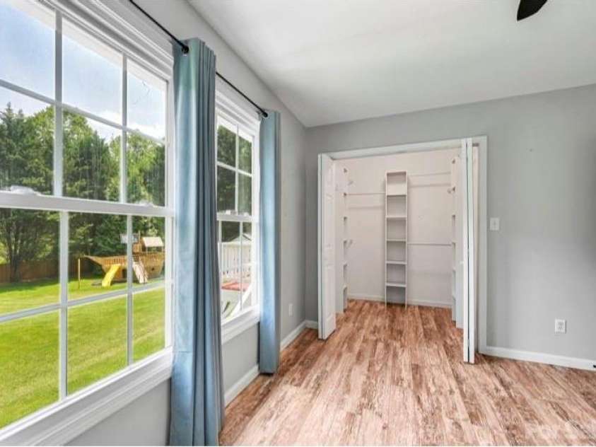 109 Meadow Run, Asheville, NC 28806.  MLS# CAR4259730, YatesRealty ID 34520. Mid-sized bedroom