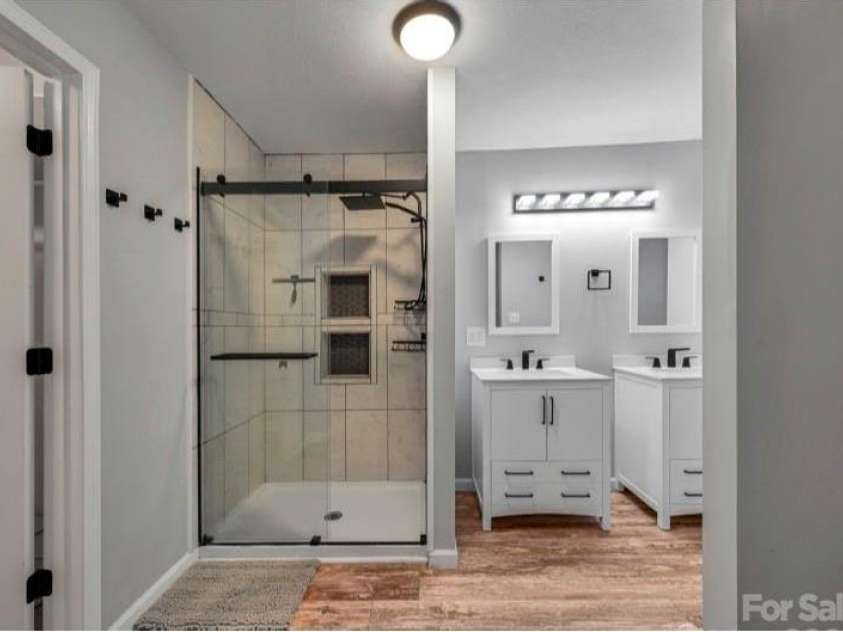 109 Meadow Run, Asheville, NC 28806.  MLS# CAR4259730, YatesRealty ID 34520. Primary Bath-2