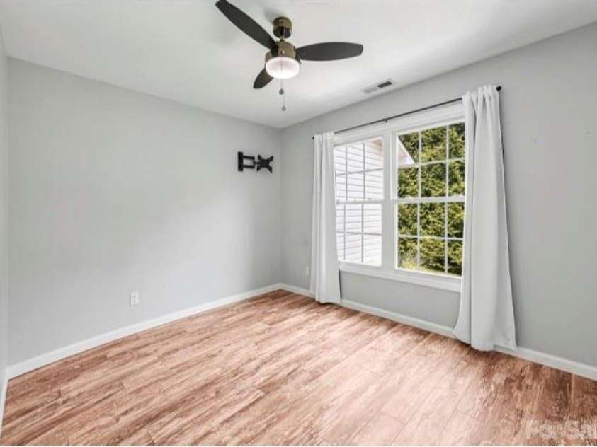 109 Meadow Run, Asheville, NC 28806.  MLS# CAR4259730, YatesRealty ID 34520. Small bedroom