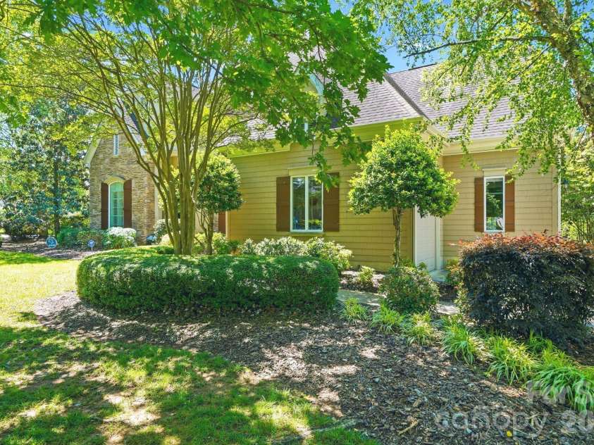 11120 Mcclure Manor Drive, Charlotte, NC 28277.  MLS# CAR4398622, YatesRealty ID 34520. 