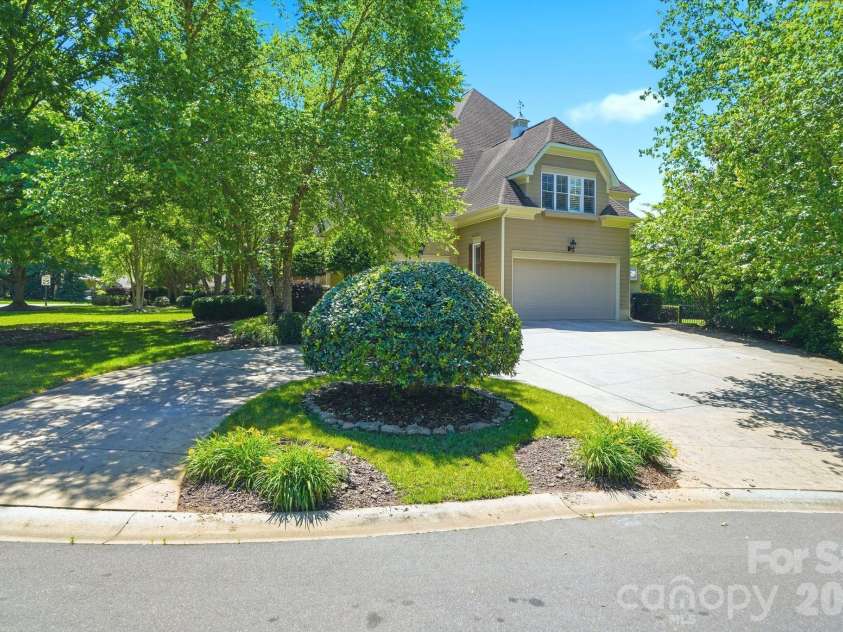 11120 Mcclure Manor Drive, Charlotte, NC 28277.  MLS# CAR4398622, YatesRealty ID 34520. 