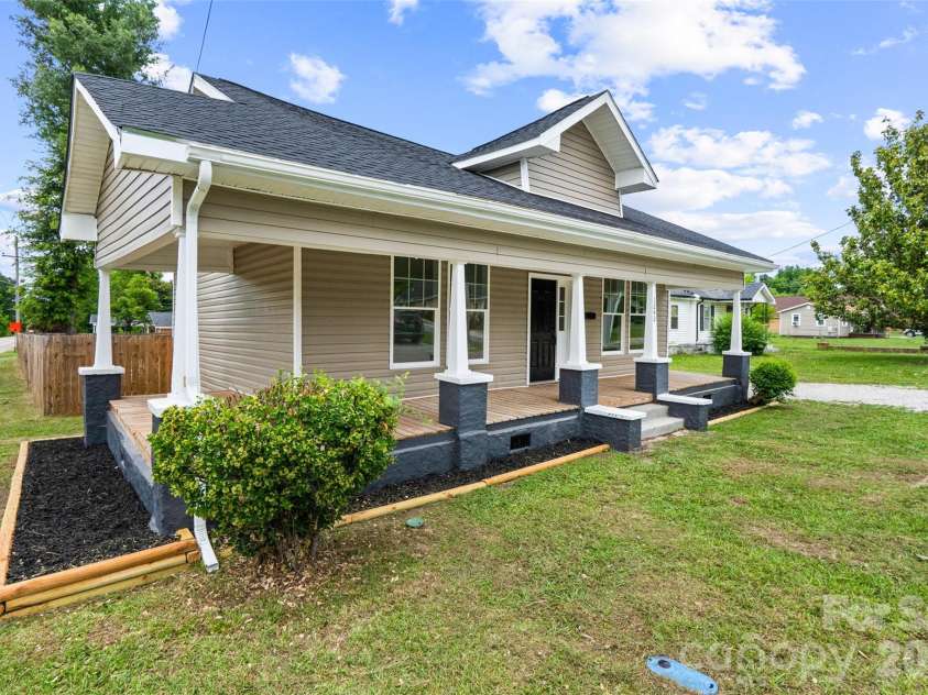 1242 Flint Hill Street, Rock Hill, SC 29730.  MLS# CAR4396295, YatesRealty ID 34521. 