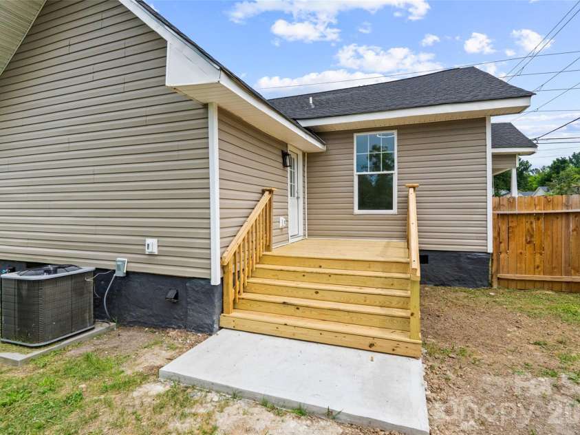 1242 Flint Hill Street, Rock Hill, SC 29730.  MLS# CAR4396295, YatesRealty ID 34521. 