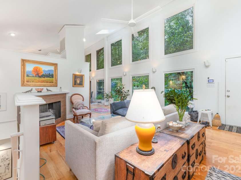 7600 Cedarbrook Drive, Charlotte, NC 28215.  MLS# CAR4289327, YatesRealty ID 34521. 