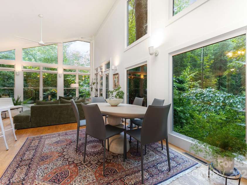 7600 Cedarbrook Drive, Charlotte, NC 28215.  MLS# CAR4289327, YatesRealty ID 34521. 