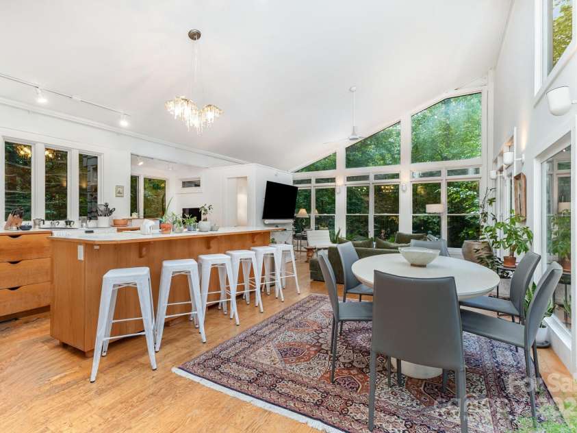 7600 Cedarbrook Drive, Charlotte, NC 28215.  MLS# CAR4289327, YatesRealty ID 34521. 