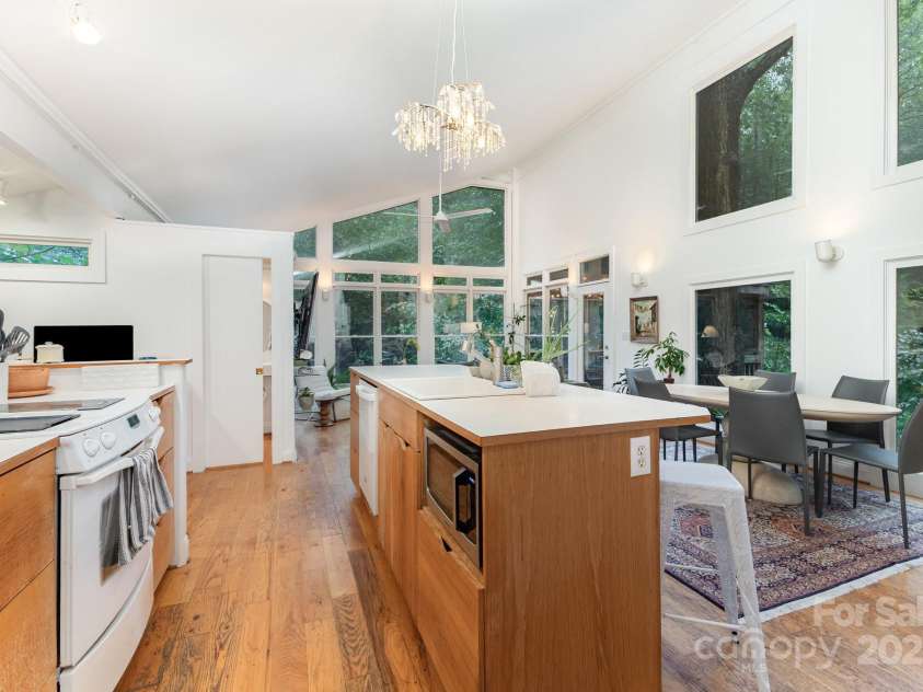 7600 Cedarbrook Drive, Charlotte, NC 28215.  MLS# CAR4289327, YatesRealty ID 34521. 