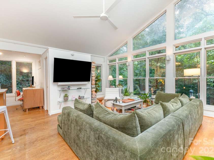 7600 Cedarbrook Drive, Charlotte, NC 28215.  MLS# CAR4289327, YatesRealty ID 34521. 