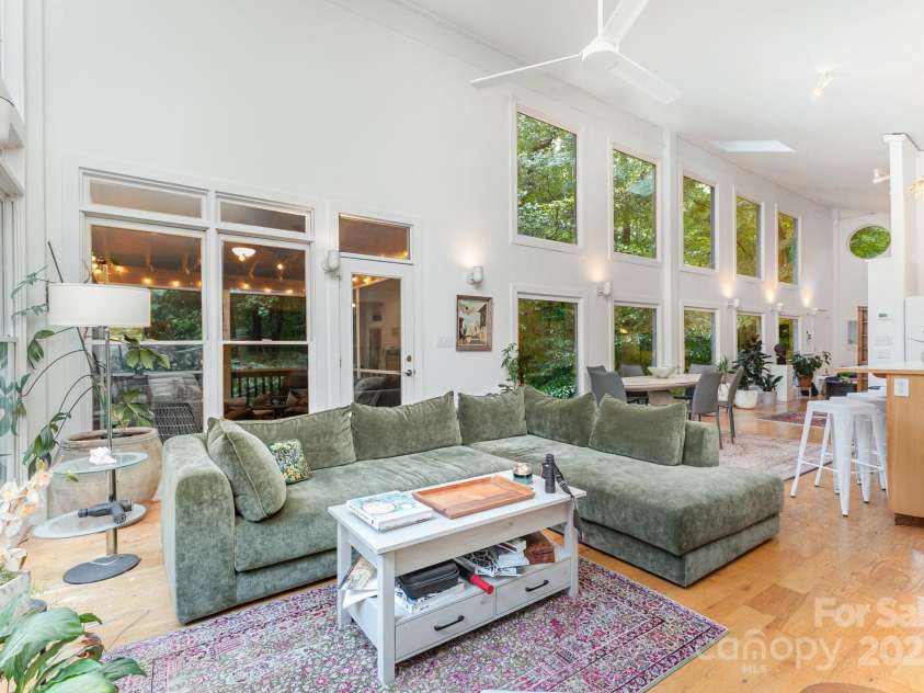 7600 Cedarbrook Drive, Charlotte, NC 28215.  MLS# CAR4289327, YatesRealty ID 34521. 