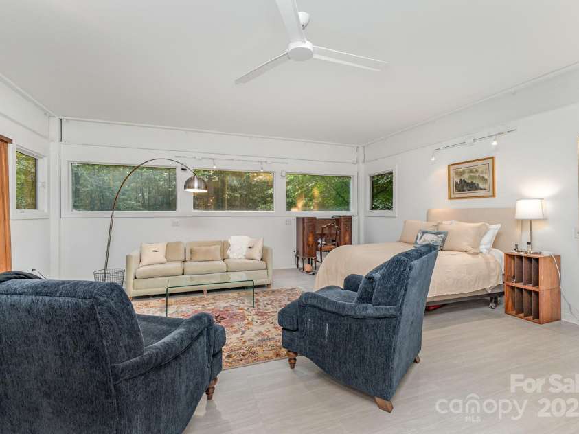 7600 Cedarbrook Drive, Charlotte, NC 28215.  MLS# CAR4289327, YatesRealty ID 34521. 