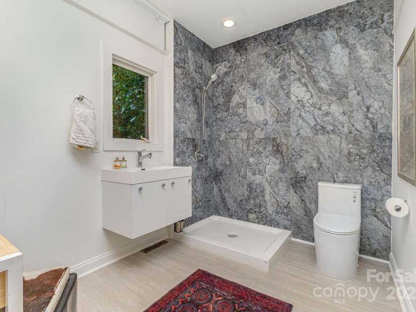 7600 Cedarbrook Drive, Charlotte, NC 28215.  MLS# CAR4289327, YatesRealty ID 34521. 