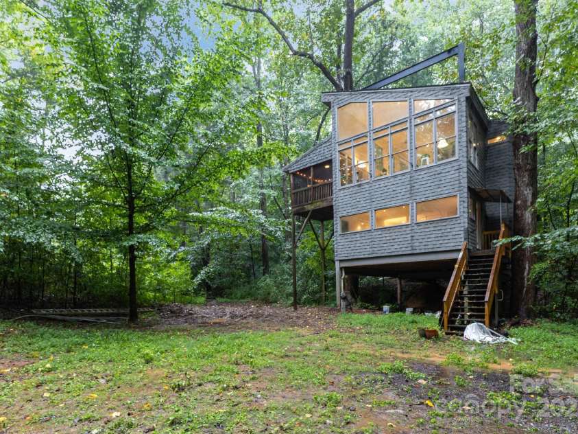 7600 Cedarbrook Drive, Charlotte, NC 28215.  MLS# CAR4289327, YatesRealty ID 34521. 