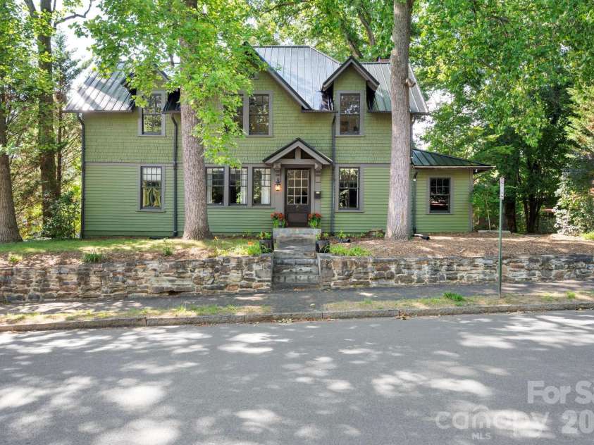 11 Cullowhee Street, Asheville, NC 28801.  MLS# CAR4397859, YatesRealty ID 34522. 