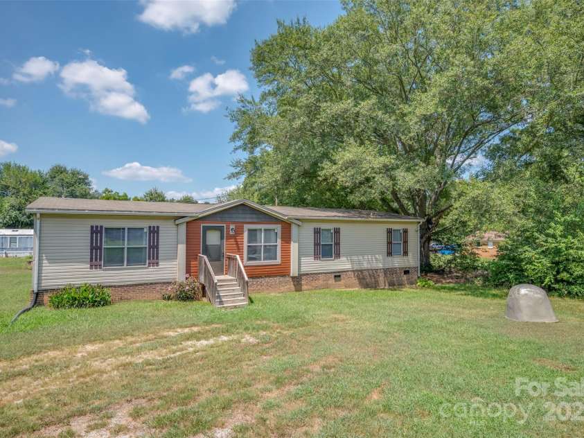 156 Brown Lane, Ellenboro, NC 28040.  MLS# CAR4281281, YatesRealty ID 34522. 