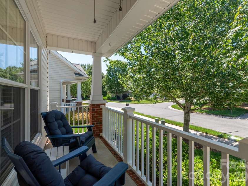 1047 Curry Way, Matthews, NC 28104.  MLS# CAR4388516, YatesRealty ID 34524. 