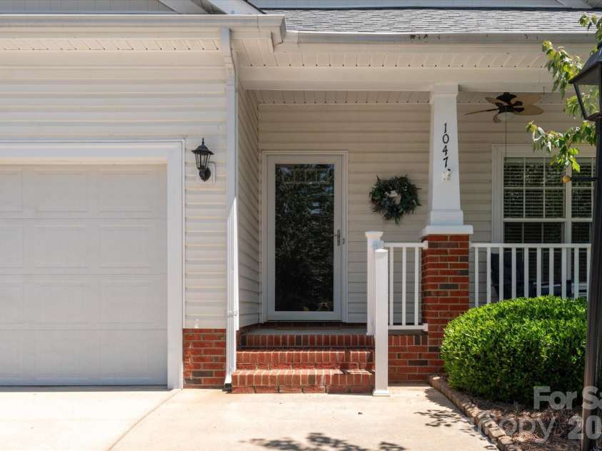 1047 Curry Way, Matthews, NC 28104.  MLS# CAR4388516, YatesRealty ID 34524. 