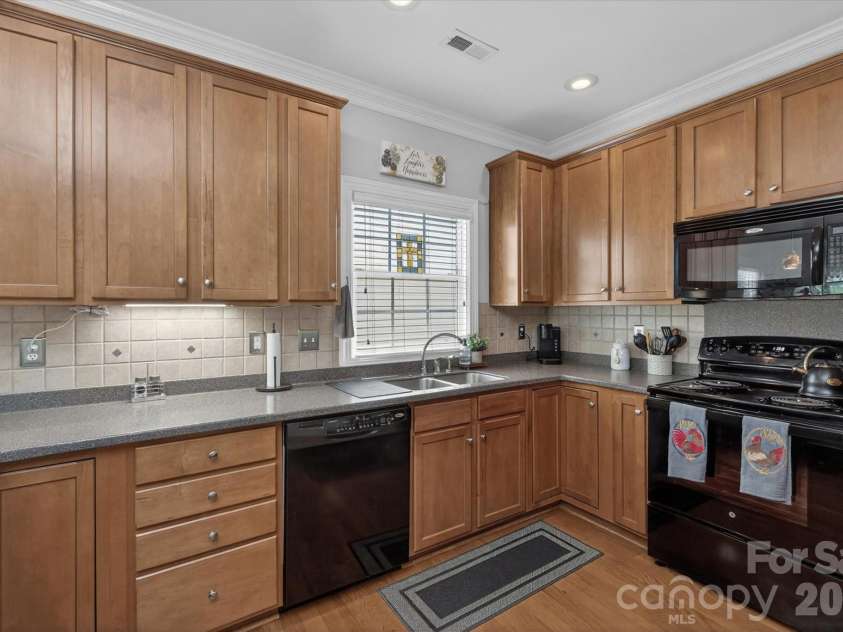 1047 Curry Way, Matthews, NC 28104.  MLS# CAR4388516, YatesRealty ID 34524. 