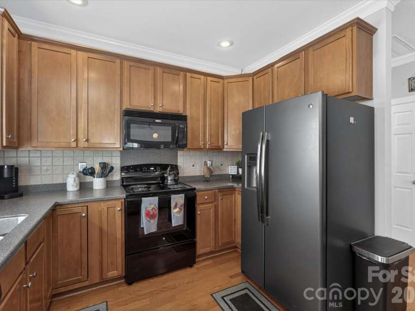 1047 Curry Way, Matthews, NC 28104.  MLS# CAR4388516, YatesRealty ID 34524. 