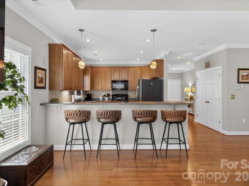 1047 Curry Way, Matthews, NC 28104.  MLS# CAR4388516, YatesRealty ID 34524. 