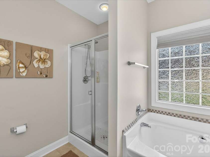 1047 Curry Way, Matthews, NC 28104.  MLS# CAR4388516, YatesRealty ID 34524. 