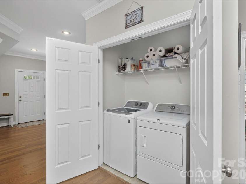 1047 Curry Way, Matthews, NC 28104.  MLS# CAR4388516, YatesRealty ID 34524. 