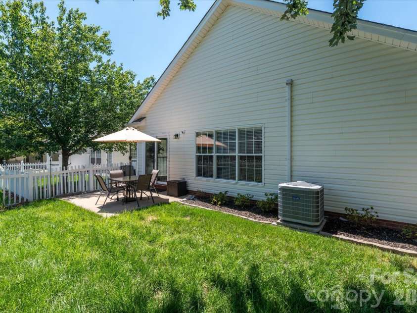 1047 Curry Way, Matthews, NC 28104.  MLS# CAR4388516, YatesRealty ID 34524. 