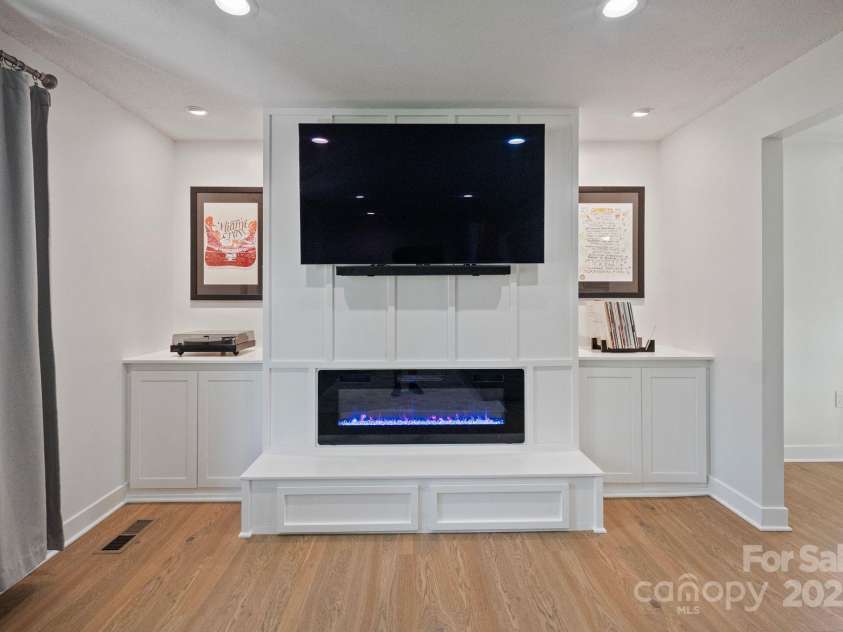 5703 Valley Field Road, Hickory, NC 28602.  MLS# CAR4287842, YatesRealty ID 34524. 