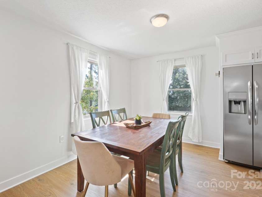 5703 Valley Field Road, Hickory, NC 28602.  MLS# CAR4287842, YatesRealty ID 34524. 