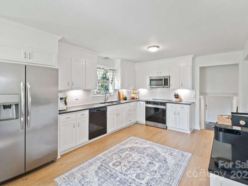 5703 Valley Field Road, Hickory, NC 28602.  MLS# CAR4287842, YatesRealty ID 34524. 