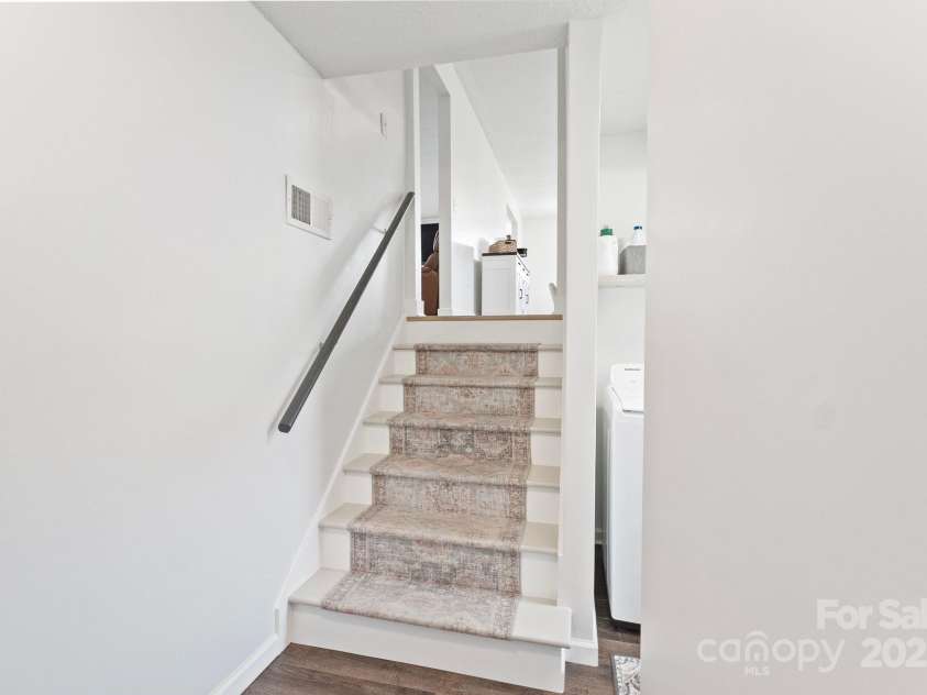 5703 Valley Field Road, Hickory, NC 28602.  MLS# CAR4287842, YatesRealty ID 34524. 